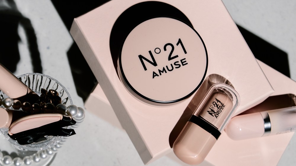 The No. 21 x Amuse collaboration.